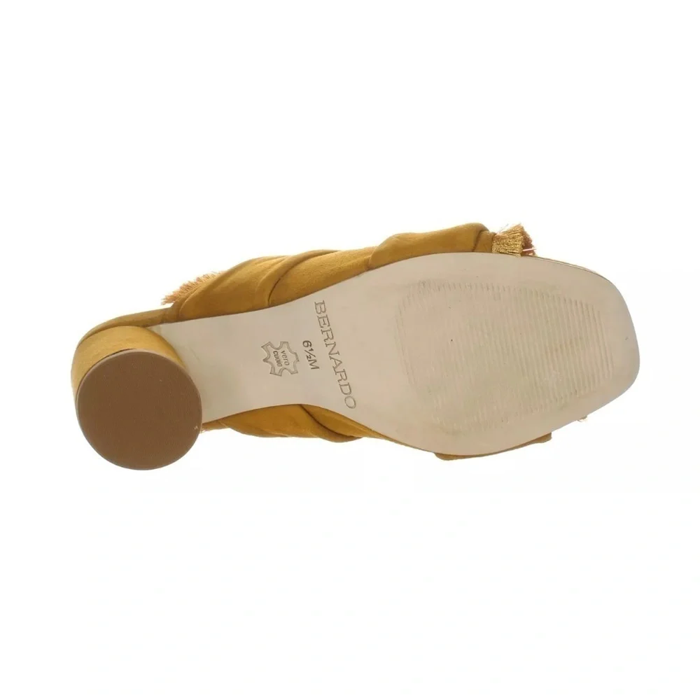 New nib Bernardo fae mustard sandals slides $200 retails 6.5m